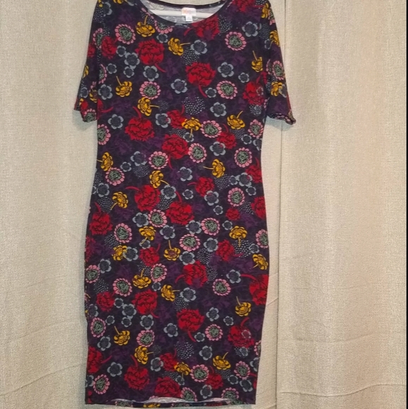 Lularoe Julia - Picture 1 of 2